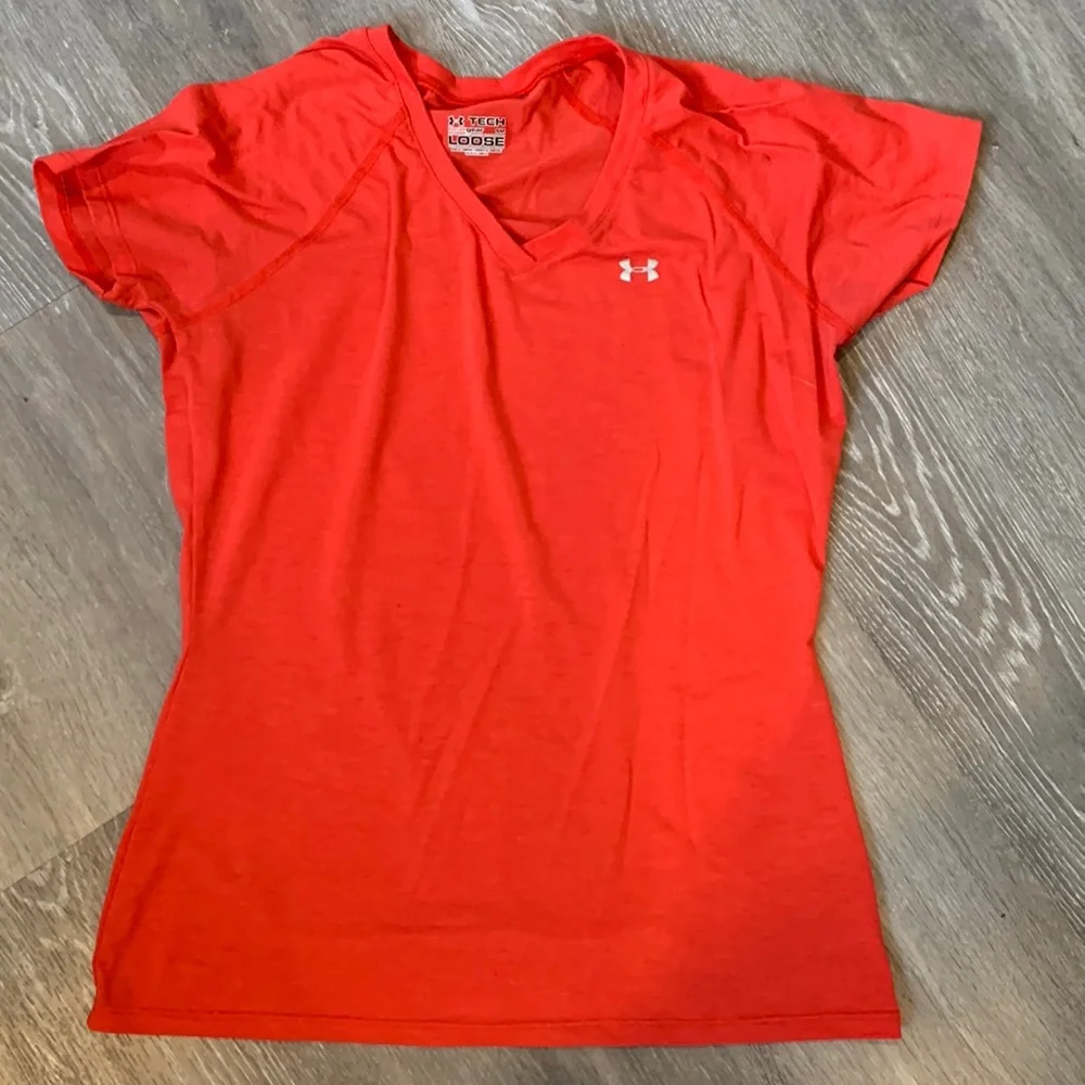 Under Armour Tee - Picture 1 of 2